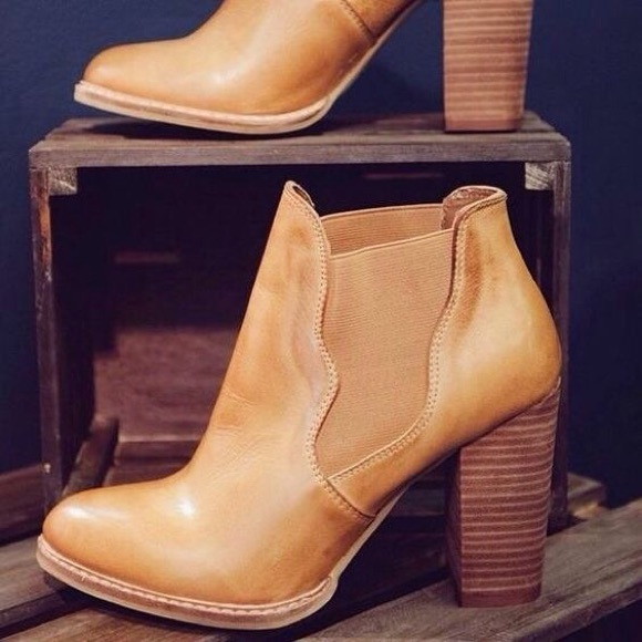 Leather Woodblock Ankle Bootie - Picture 5 of 5